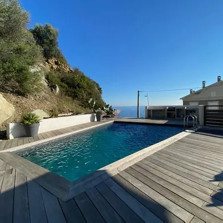 Villa De Avec Piscine Au Bord De La